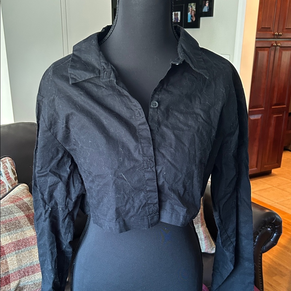 H&M Women's Black Cropped Button-Down Shirt